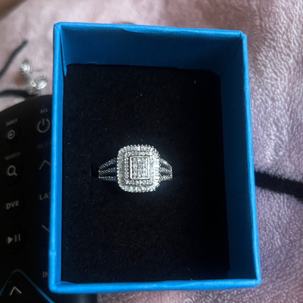 Elegant Silver Ring with Diamond Accents